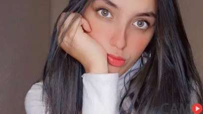 Sara’s (SkyPrivate) Photo