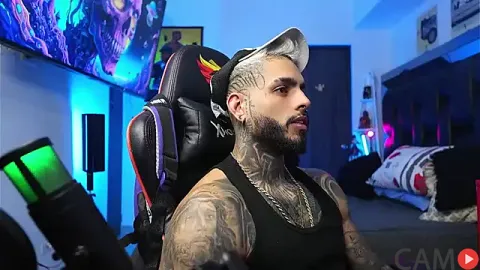 logan_hugh8&rsquo;s Stripchat Profile Image