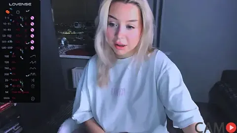 Picture of MonaLauu from Stripchat